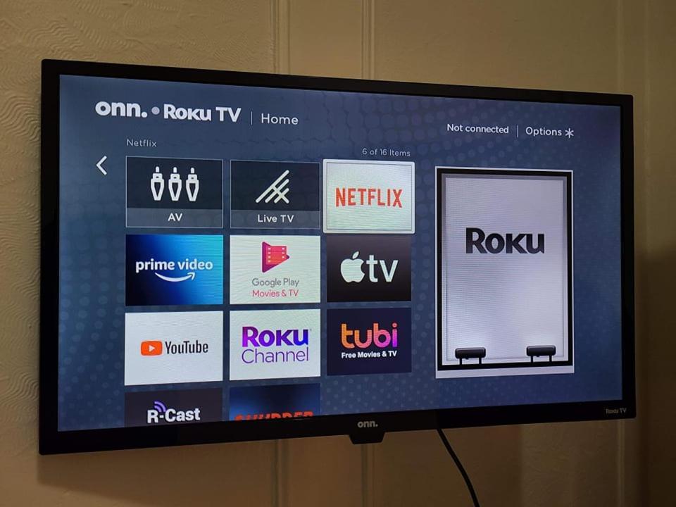 Tv + Netflix / High Speed Internet / Room C Montréal Esterno foto